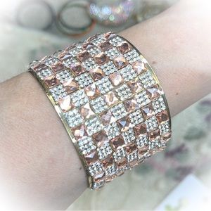 💕Super cute wide vintage gold tone bracelet with pink and clear rhinestones💕